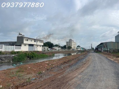 Chính chủ gửi bán gấp lô đất mặt tiền kênh tiêu   xuân thới đông, hóc môn   diện tích khủng 1.238m 1