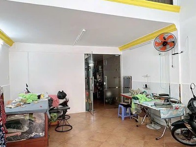 Mặt tiền 4 tầng x 60 m2, mới đẹp ở ngay, dòng tiền 240 tr.n, đồng đen, giá chỉ 17.9  tỷ 0
