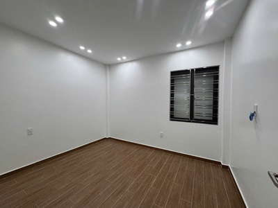 Bán nhà đường Hồ Sen Chợ Hàng 44m 4 tầng xây mới chỉ việc ở 2