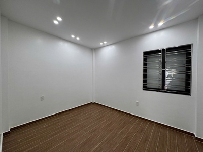 Bán nhà đường Hồ Sen Chợ Hàng 44m 4 tầng xây mới chỉ việc ở 5
