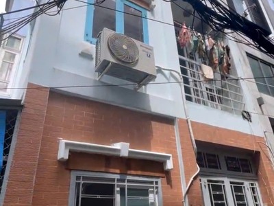 Cho thuê nhà nguyên căn biệt lập 3 tầng trung tâm quận 3   nội thất cao cấp tại 175/27/6 nguyễn 0