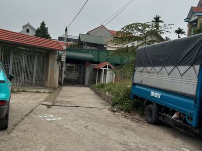 Cần bán mảnh đất 54m oto vào nhà sát hồ, tại thị trấn phúc thọ   hà nội 2