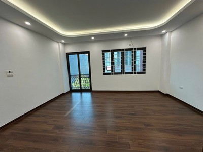 Cần bán nhà phố trường lâm 40m2 lô góc 6 tầng, ô tô vào nhà, ngõ thông 8.x tỷ 3