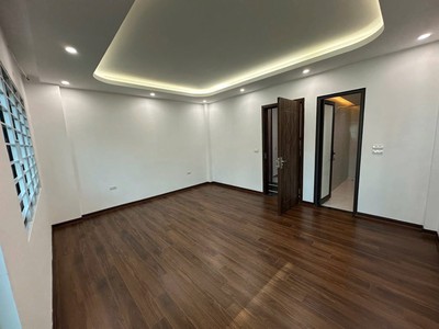 Cần bán nhà phố trường lâm 40m2 lô góc 6 tầng, ô tô vào nhà, ngõ thông 8.x tỷ 4