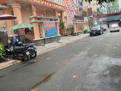 Bán  nhà văn phòng   hoàng việt, p.4, q. tân bình   ngay sát etown 1