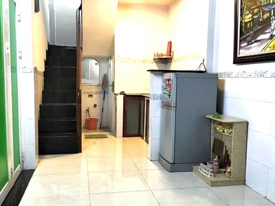 Tt quận 10   3 tầng 2pn, 2wc  vài bước ra hxh chỉ hơn 2 tỷ 0