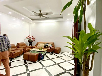 15/06 hạ chào 200 triệu giá mới 8.2 tỷ  nhà đẹp ở ngay  sát oto   2 thoáng trước sau 0