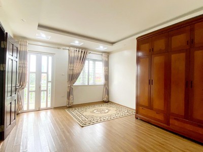 15/06 hạ chào 200 triệu giá mới 8.2 tỷ  nhà đẹp ở ngay  sát oto   2 thoáng trước sau 1