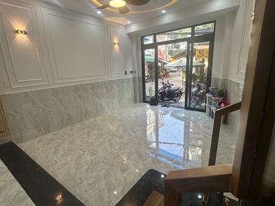 Nhà đẹp 4 tàng khu víp đường sô quận 4 -xe hơi đậu cửa thoải mái- kế bên có cong viên có hồ bơi- ra 3
