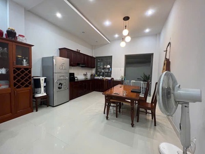 Oto ngủ trong nhà, giáp bình thạnh- giáp phạm văn đồng- khu dân cư sầm uất 3