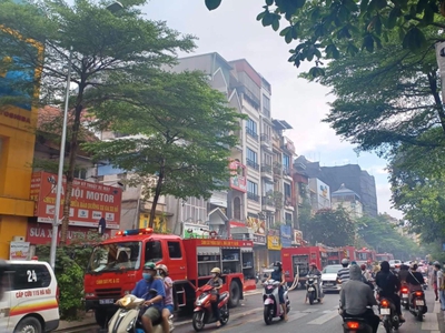 Cho thuê nhà 5 tầng mặt tiền 7m mặt phố quan hoa   cầu giấy 0