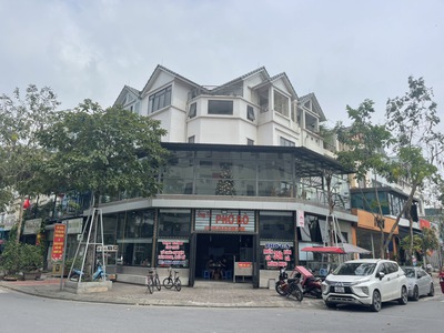 Thạch bàn 41 tỷ 150m lô góc 18m mặt tiền kinh doanh,long biên 0