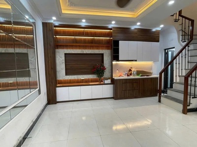 Tài chính hơn 9.8 tỷ mà tậu được căn nhà mặt ngõ to, vài bước chân ra mặt hồ tây,  em hà có căn này 0
