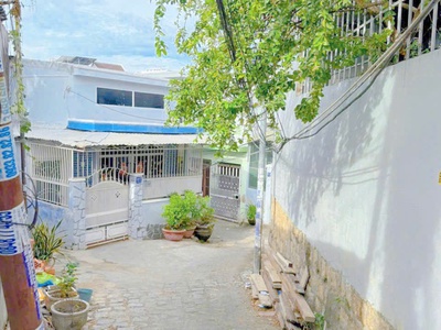 Nhà đẹp trung tâm nha trang chỉ 2 tỷ 2 1