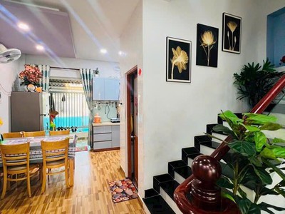 Xíu 8 tỷ- bán gấp xuất cảnh   nhà hẻm xh gần ngả 4 trần hưng đạo 52m 3tầng 3