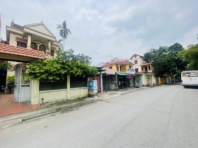 Bán nhà ngọc thụy 45 tỷ 180m mặt đường lớn ô tô tránh,kinh doanh long biên 2