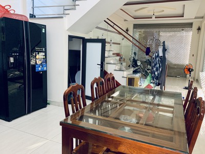 Cho thuê nhà đẹp phố Văn Cao, DT: 70m2, 3 p.ngủ. 0