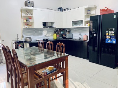 Cho thuê nhà đẹp phố Văn Cao, DT: 70m2, 3 p.ngủ. 1