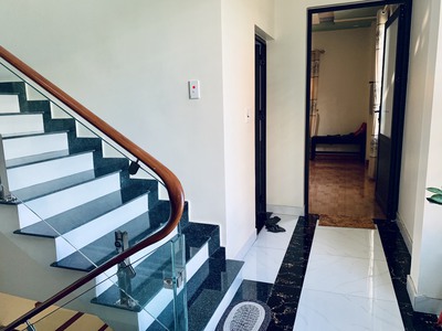 Cho thuê nhà đẹp phố Văn Cao, DT: 70m2, 3 p.ngủ. 2