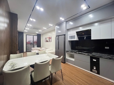  nhà mới kong, 15m ra phố  nguyễnvăncừ - long biên - ô tô vào nhà -  thangmáy - chào 9,x tỷ 0