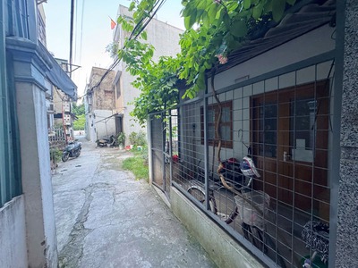 Cần bán 35,5m2 nhà C4, tổ 1 Phúc Lợi. Cách 30m ra đường Đê Vàng, ô tô đỗ tránh thoải mái 9