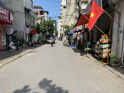 Cần bán 35,5m2 nhà C4, tổ 1 Phúc Lợi. Cách 30m ra đường Đê Vàng, ô tô đỗ tránh thoải mái 1