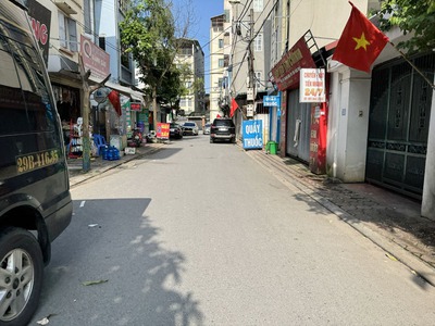 Cần bán 35,5m2 nhà C4, tổ 1 Phúc Lợi. Cách 30m ra đường Đê Vàng, ô tô đỗ tránh thoải mái 2