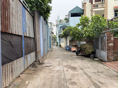 Cần bán 65,7m2 đất đầu đường Hạ Trại, Cự Khối. Đường thông ô tô, ngay gần hồ điều hòa 2