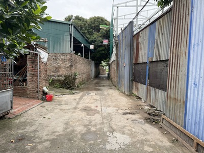 Cần bán 65,7m2 đất đầu đường Hạ Trại, Cự Khối. Đường thông ô tô, ngay gần hồ điều hòa 3