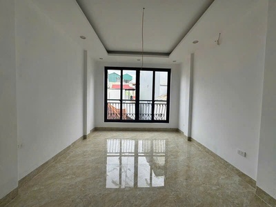 Lạc Long Quân 5 tầng x mặt tiền 3.5M - Trước nhà thoáng sáng vĩnh viễn - Gần ô tô. 1