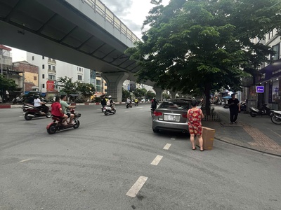 Bán đất tặng nhà minh khai,142m,vỉa hè 12m,oto vào nhà, mặt tiền 8m,42.5 tỷ 0