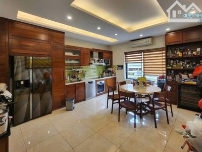Bán nhà lạc long quân, phân lô, ôtô tránh, kinh doanh, 2 thoáng, 70m2 giá 23 tỷ 950 1