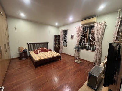 Bán nhà phân lô lạc trung, oto tránh, vào nhà, mặt tiền 8m, 29  tỷ 2