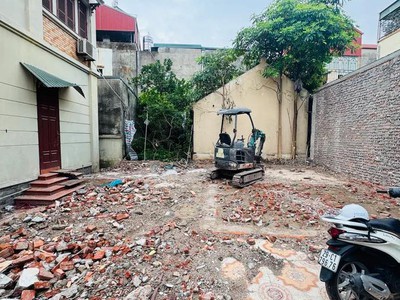 Bán gấp lô đất phố nguyễn văn linh 80m2, mt 8m, giá đầutư 7 tỷ vài bước ra mặt phố 1