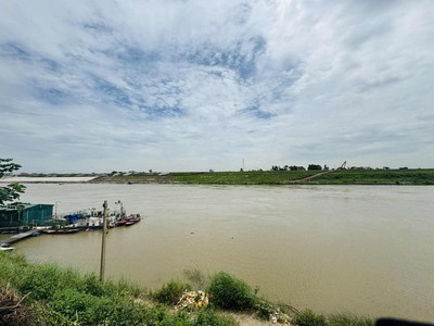 Bán  lô đất full thổ cư, 350m2, mt15m,  23 tỷ  ngọc thụy long biên, view sông 1