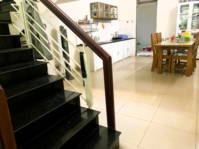 Cho thuê nhà 3 tầng mặt tiền p.linh đông, xe hơi tới nơi, kinh doanh tốt 0