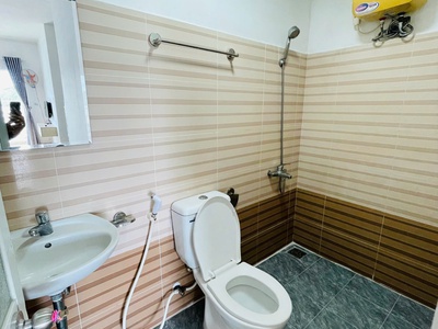 Chính chủ cần bán căn thương mại chung cư hoàng quân  - - giá 1tỷ750   bao thuế phí sang tên 3