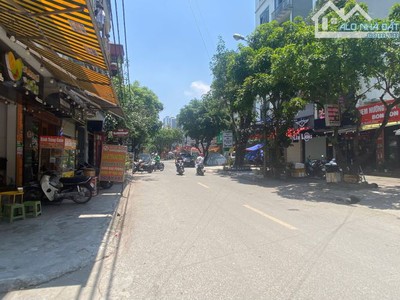 Cho thuê nhà mặt phố bà triệu, lô góc x 70m2 x mặt tiền 6.1m, vị trí cực đẹp giá chỉ 20tr 0