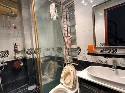 Cho thuê nhà mặt phố ngô quyền, lô góc, diện tích 100m2. 2 mặt tiền, đẹp nhất quận hà đông. 4