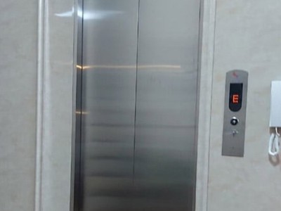 Tôi chủ nhà cho thuê nhà lô góc, mới,vỉa hè, 93m2- 5t, giảng võ 30 tr 0