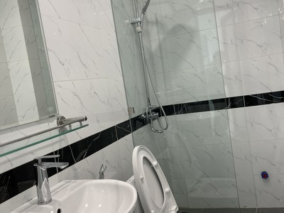 Tôi chủ nhà cho thuê nhà lô góc, mới,vỉa hè, 93m2- 5t, giảng võ 30 tr 2