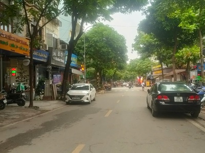 Bán nhà mặt phố cầu giấy, vỉa hè rộng, kinh doanh đắc địa, dt 55m2 x5t giá 21 tỷ 2