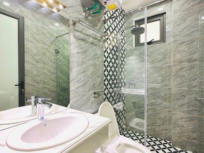 Bán nhà mới xây 6 tầng thang máy  ngõ 68 cầu giấy , lô góc , thiết kế hiện đại , gần phố , ở ngay 3