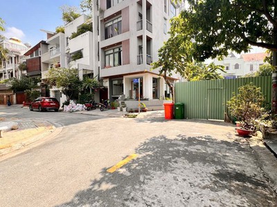 Bán tòa nhà góc 3mt 5 tầng q tân bình, đang kinh doanh phòng khám, gần cmt8 0