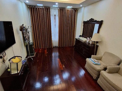  bán nhà đẹp tư đình long biên  diện tích: 56m  x 5 tầng -mặt đường ô tô tránh  7 chỗ vào nhà 2