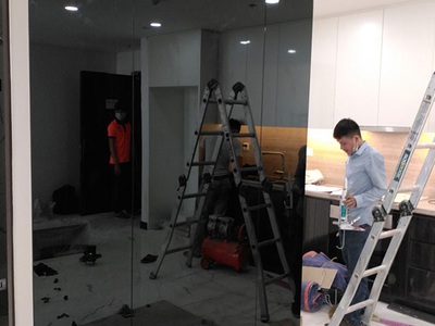 Lắp kính thủy màu đen cao cấp, giá tốt tận nơi 0