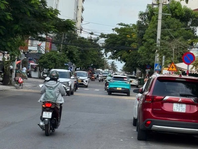 - nguyễn cơ thạch ngũ hành sơn, toà căn hộ 5 tầng, , sát bãi tắm sơn thuỷ, thu nhập 60 triệu/tháng. 2