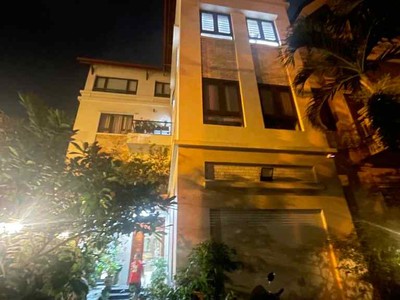 Biệt thự sân vườn ngọc thụy, 190m x 4 tầng, mặt tiền 7.6m, ôtô tránh, nở hậu 1