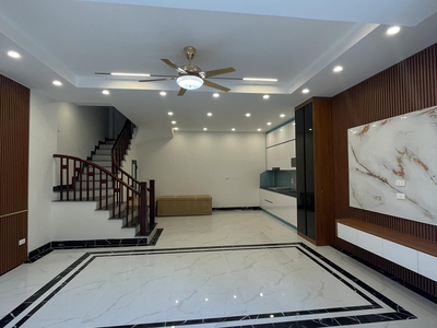 Bán nhà gia quất 50m2 5t, giá đầu tư 8.9 tỷ, ô tô đỗ cạnh nhà, bạt ngàn tiện ích 0