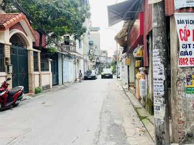 Biệt thự sân vườn ngọc thụy, 190m x 4 tầng, mặt tiền 7.6m, ôtô tránh, nở hậu 0